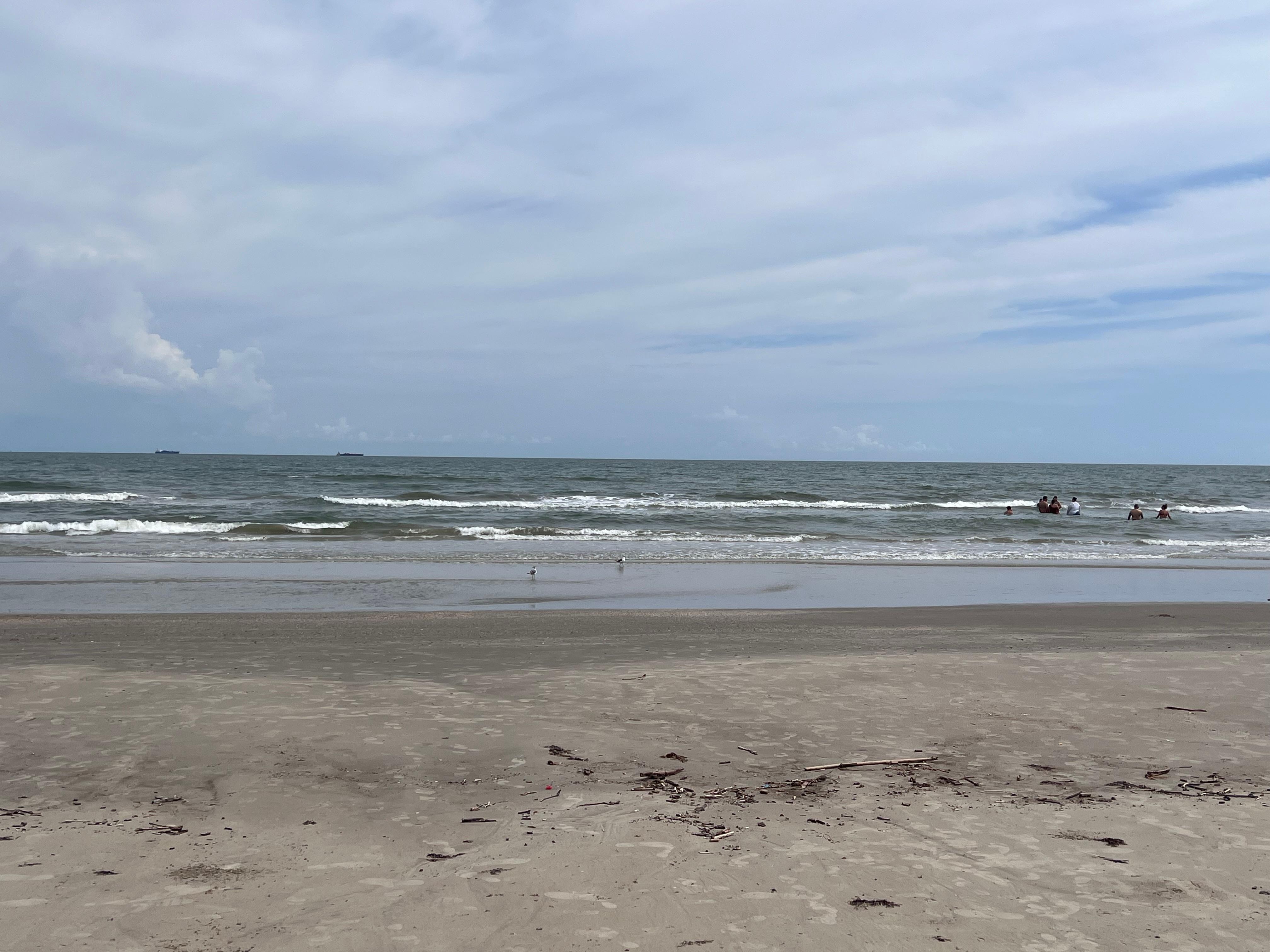 Der Strand, direkt gegenüber des Hotels