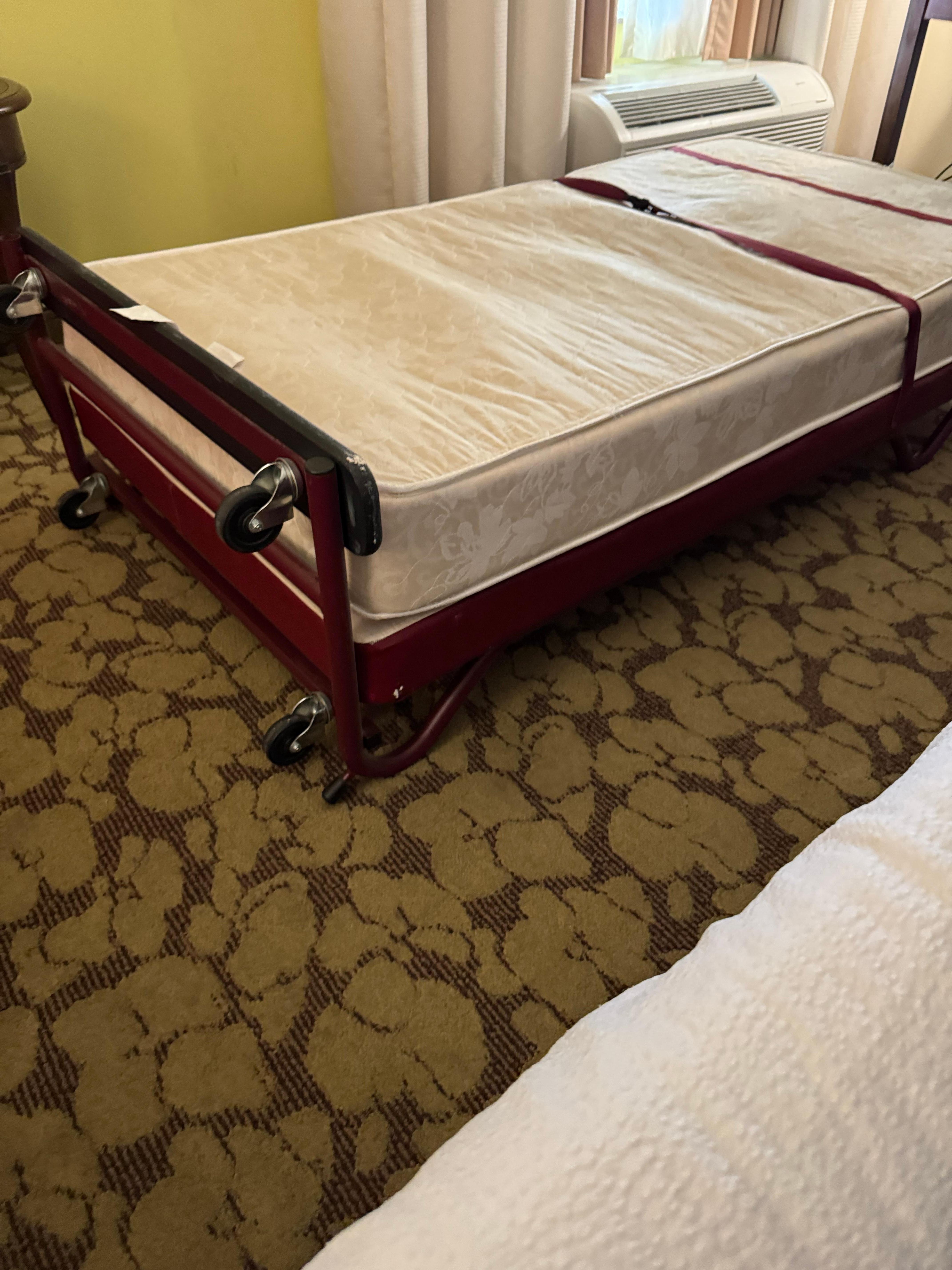 Nasty roll away. No one in their right mind would sleep on it 