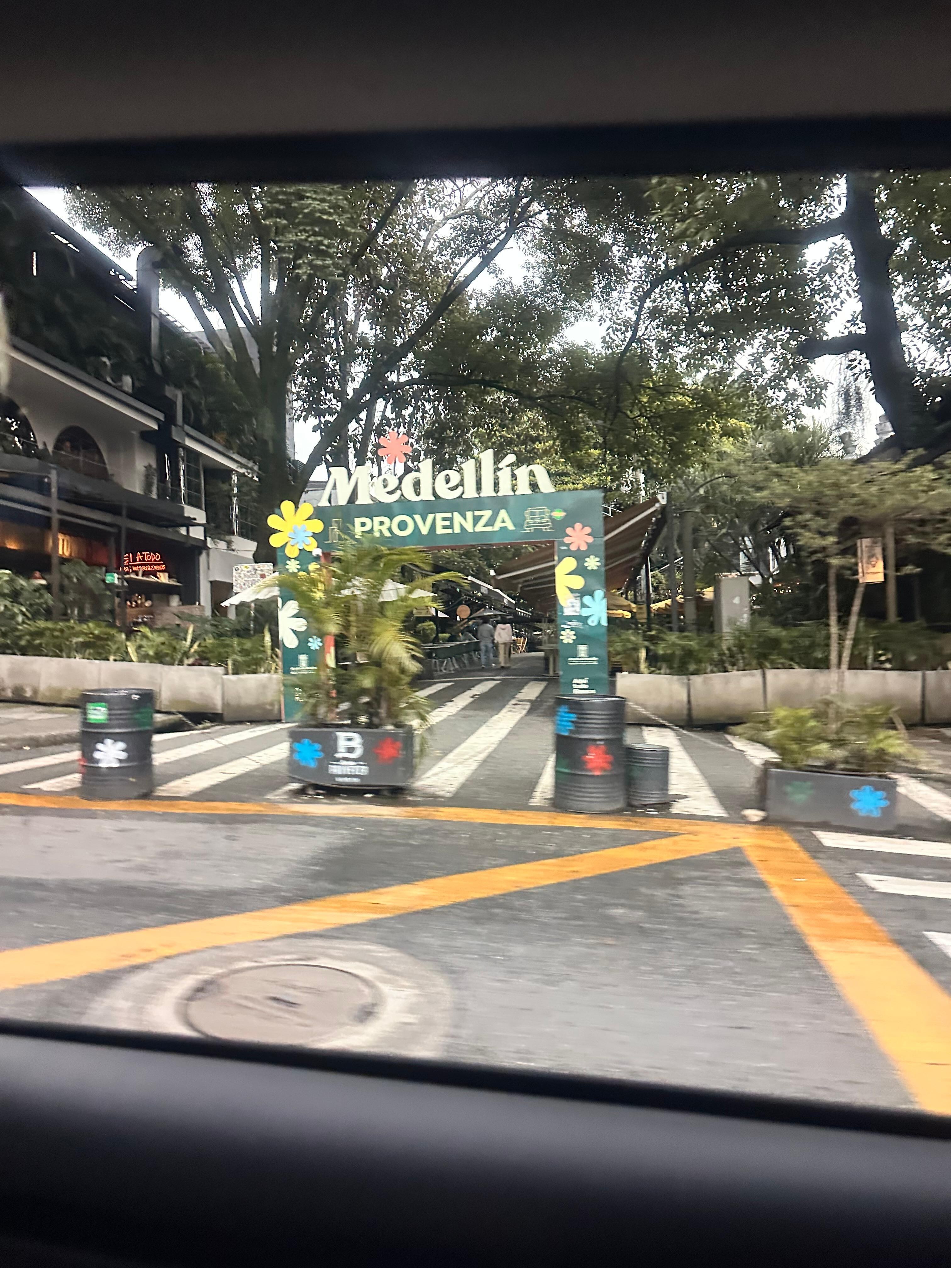 Entrada a Provenza, justo frente al hotel
