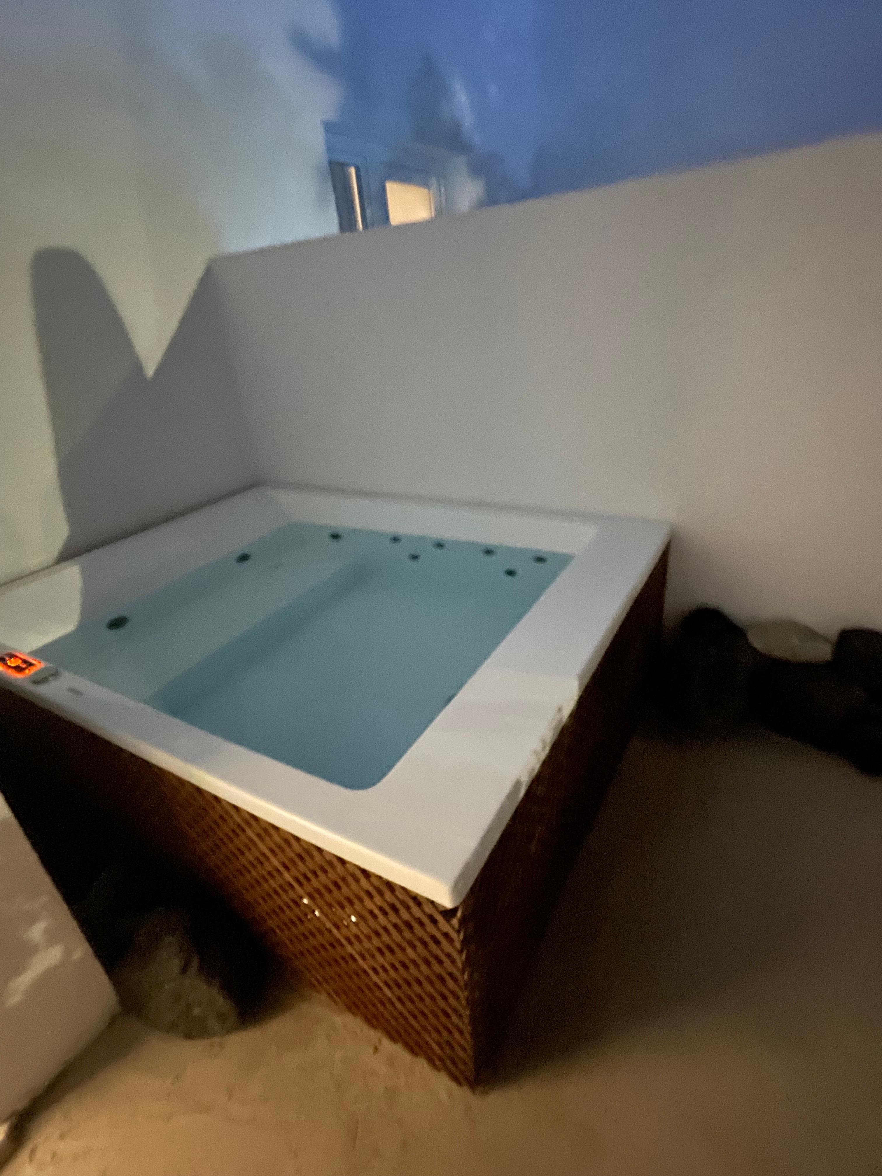 Hot tub outside of room