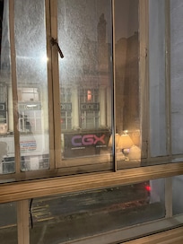 Blick aus dem Zimmer, Fenster alt, aber dicht