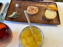 Foie gras de canard, chutney de cerises et briochette