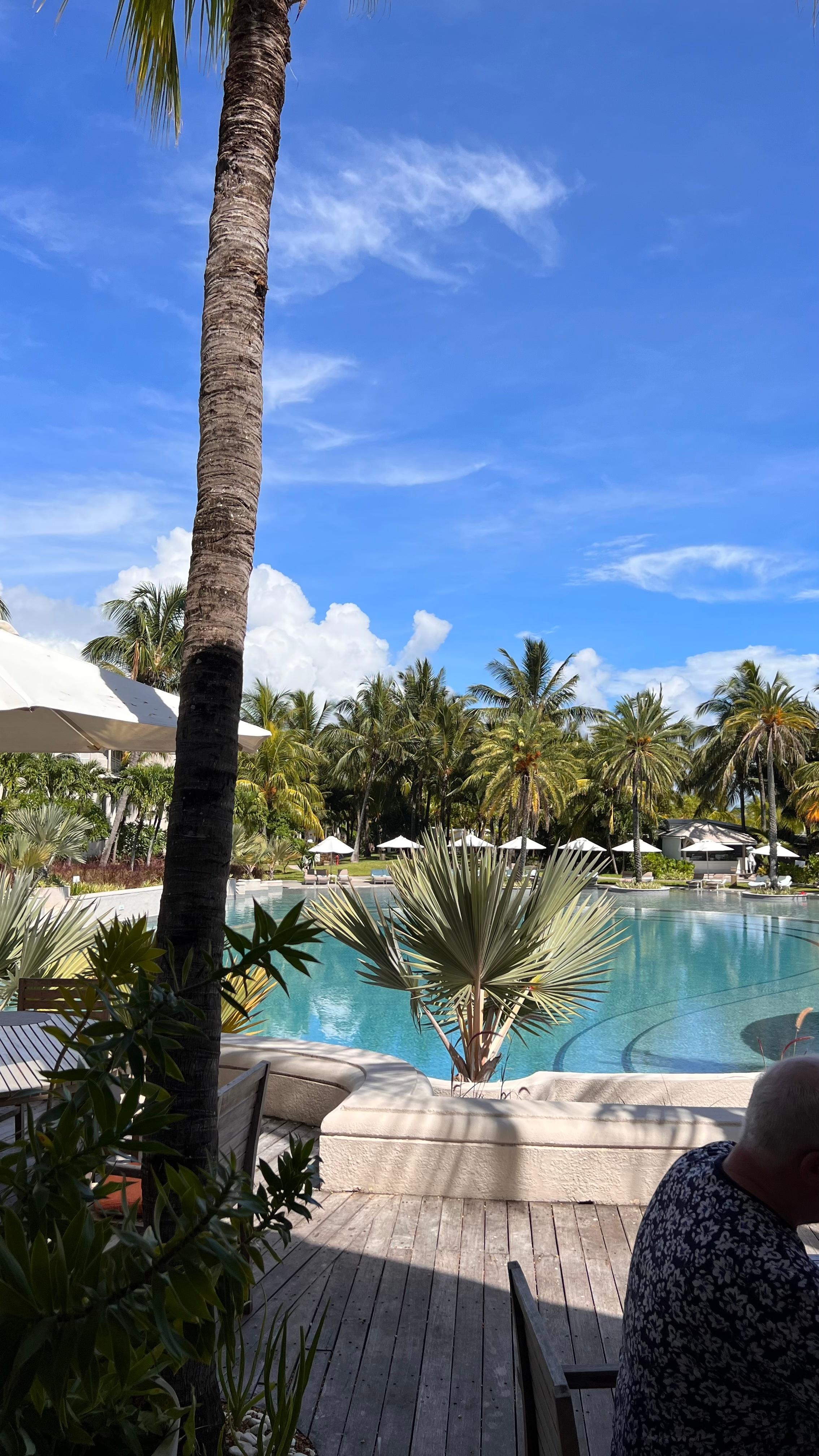 Hotellpoolen från MIXE restaurang 