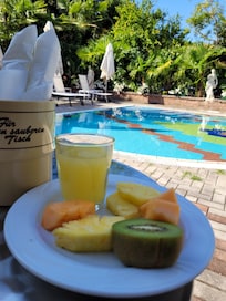 Colazione bordo piscina Top!