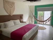 Bedroom, king-size bed