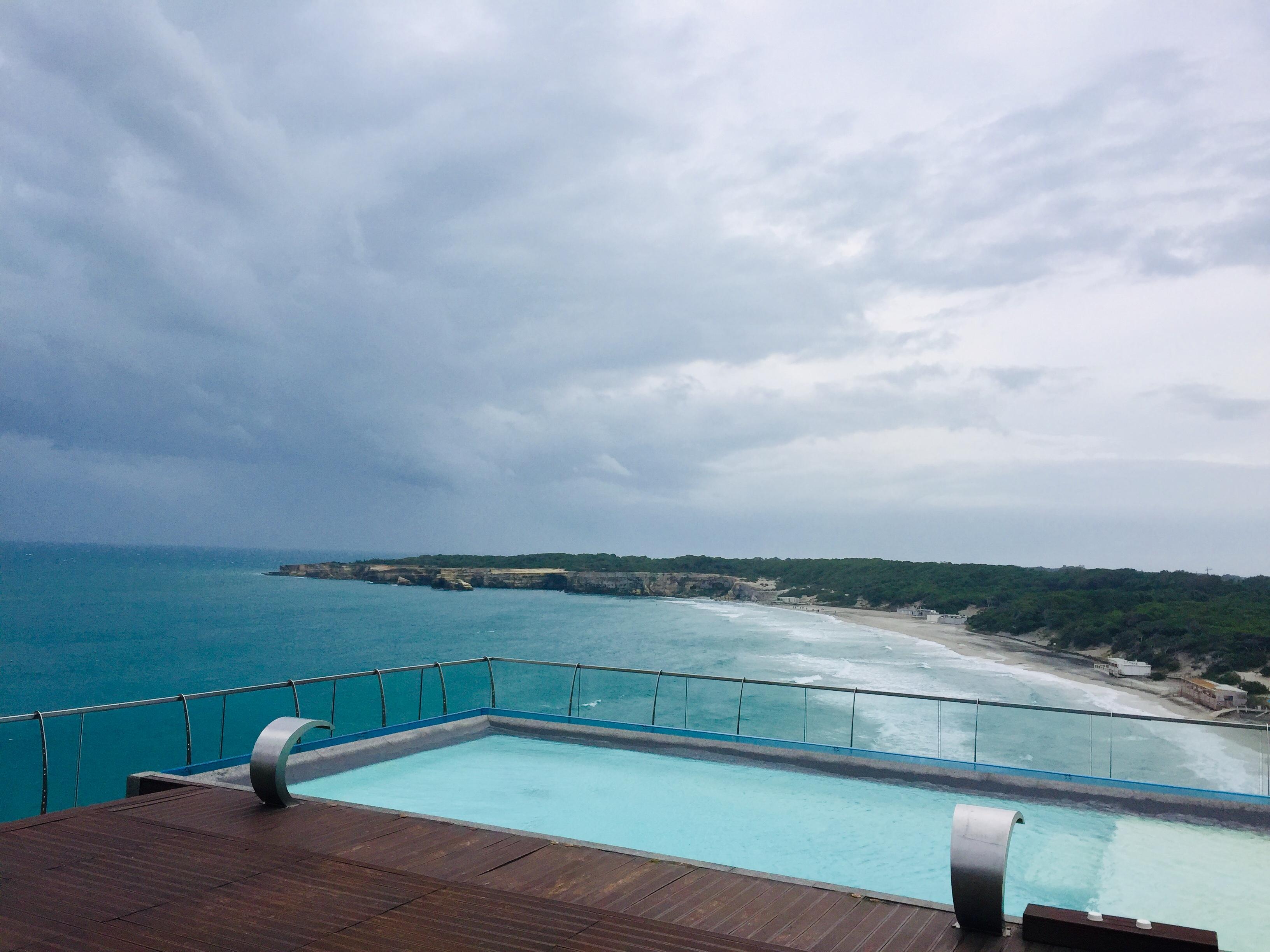 La piscine sur le toit d’hotel 