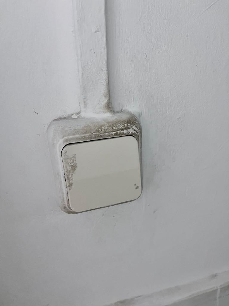 Light switch in the common bathroom