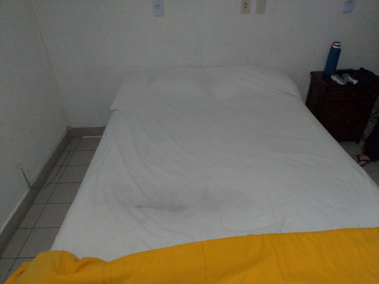 Roupas de cama sujas!