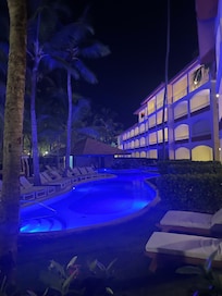 Piscina próxima do nosso quarto
