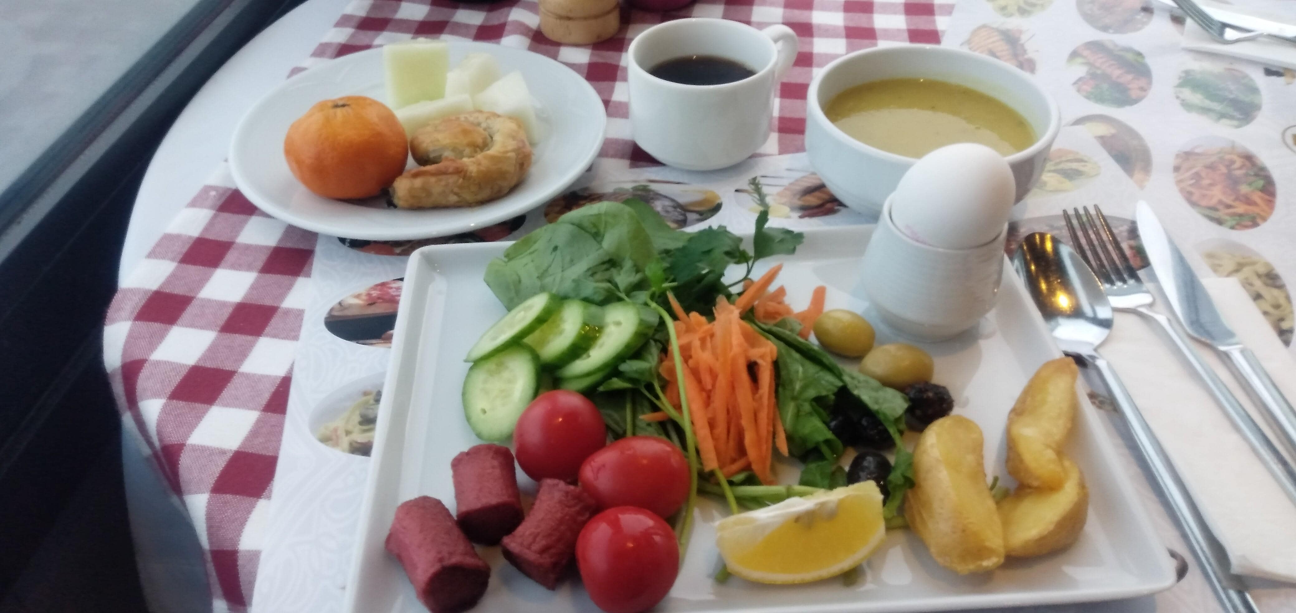 レストランの朝食