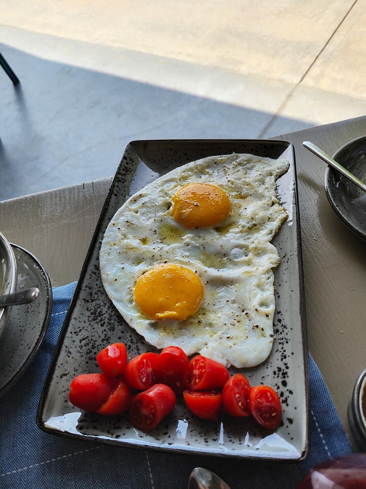 Eggs as you want with fresh vegetables