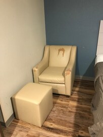 Same peeling chair