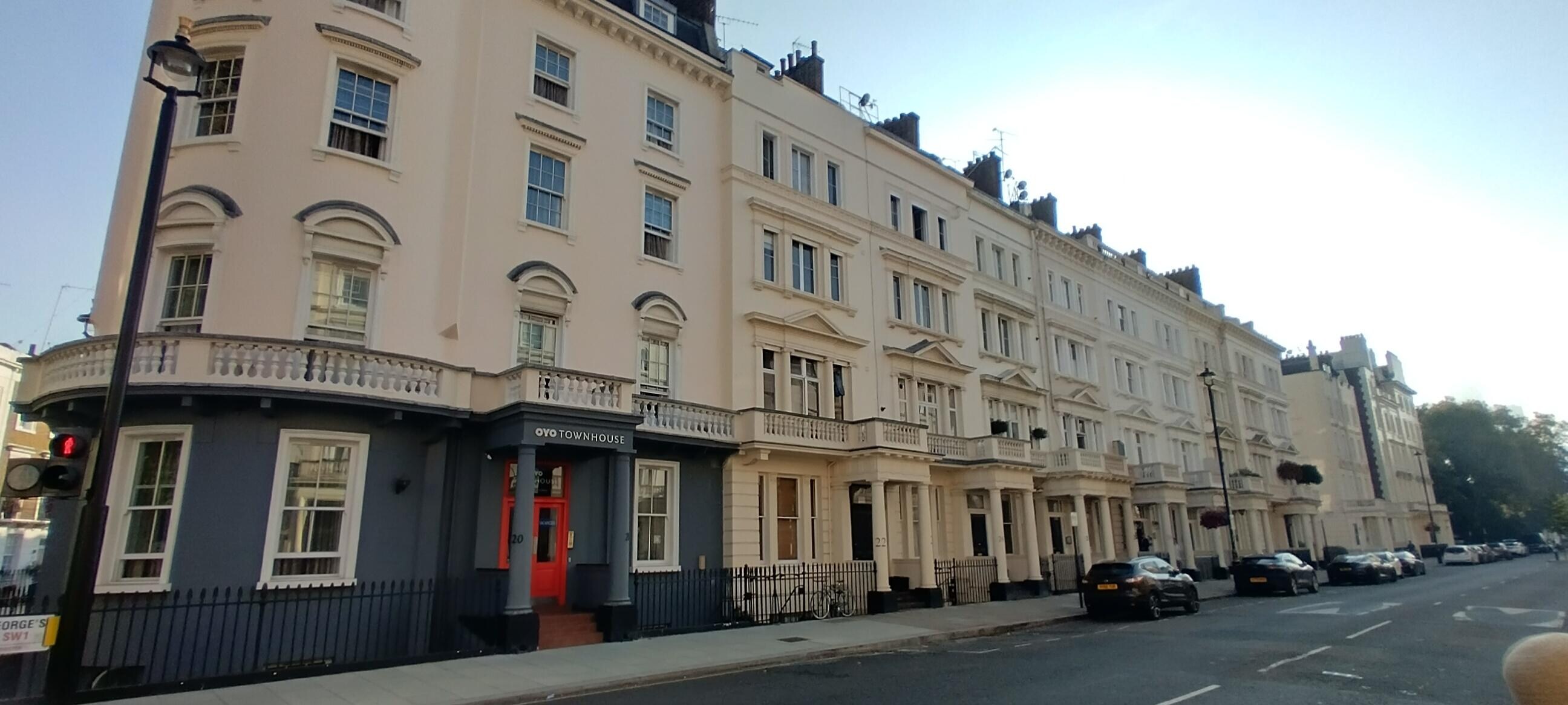 Nearby 29 hotel environments

