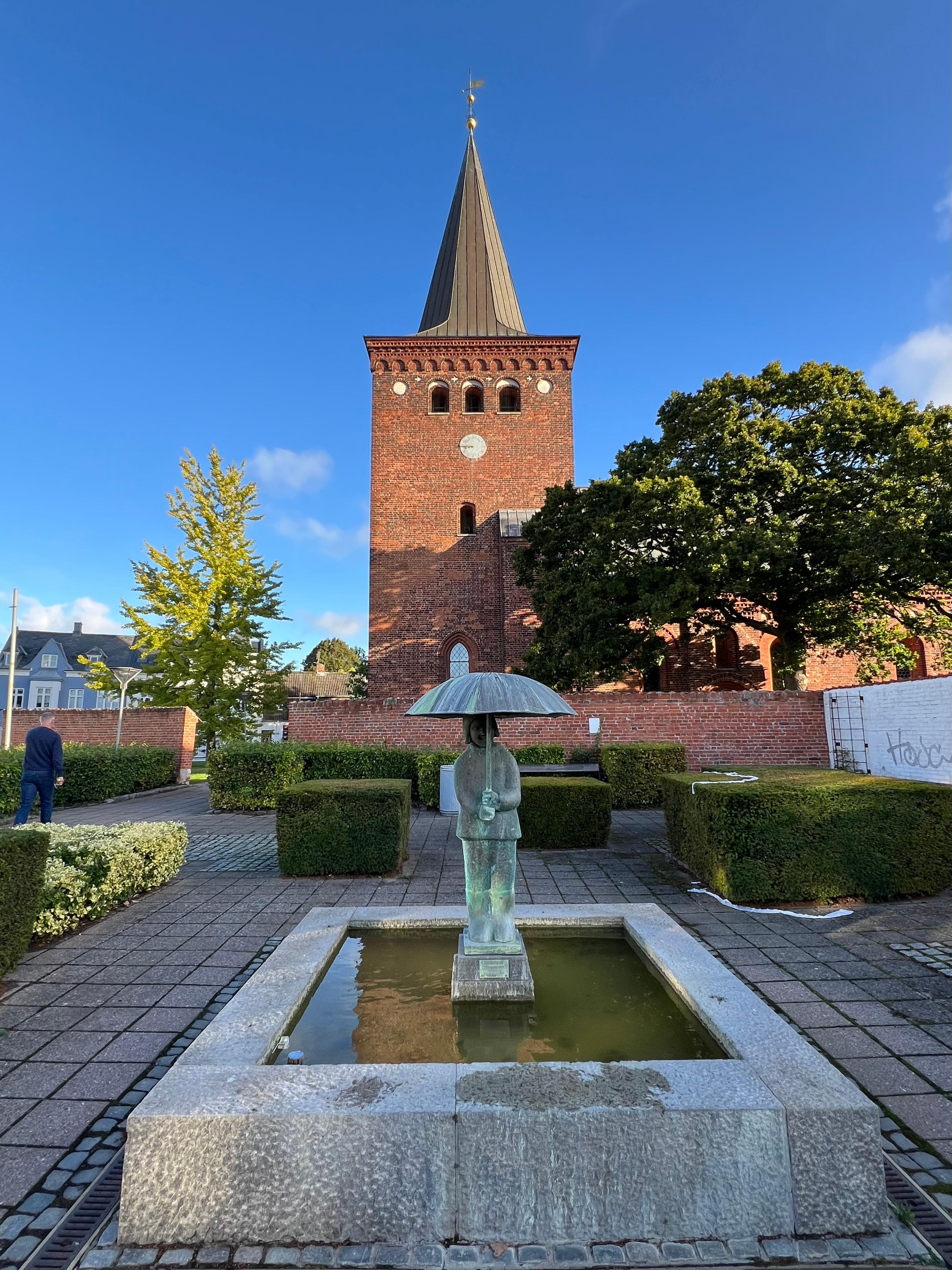 Kirken i Saxkøbing ligger nemt ud til Torvet