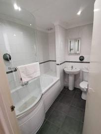 Triple Room Bathroom