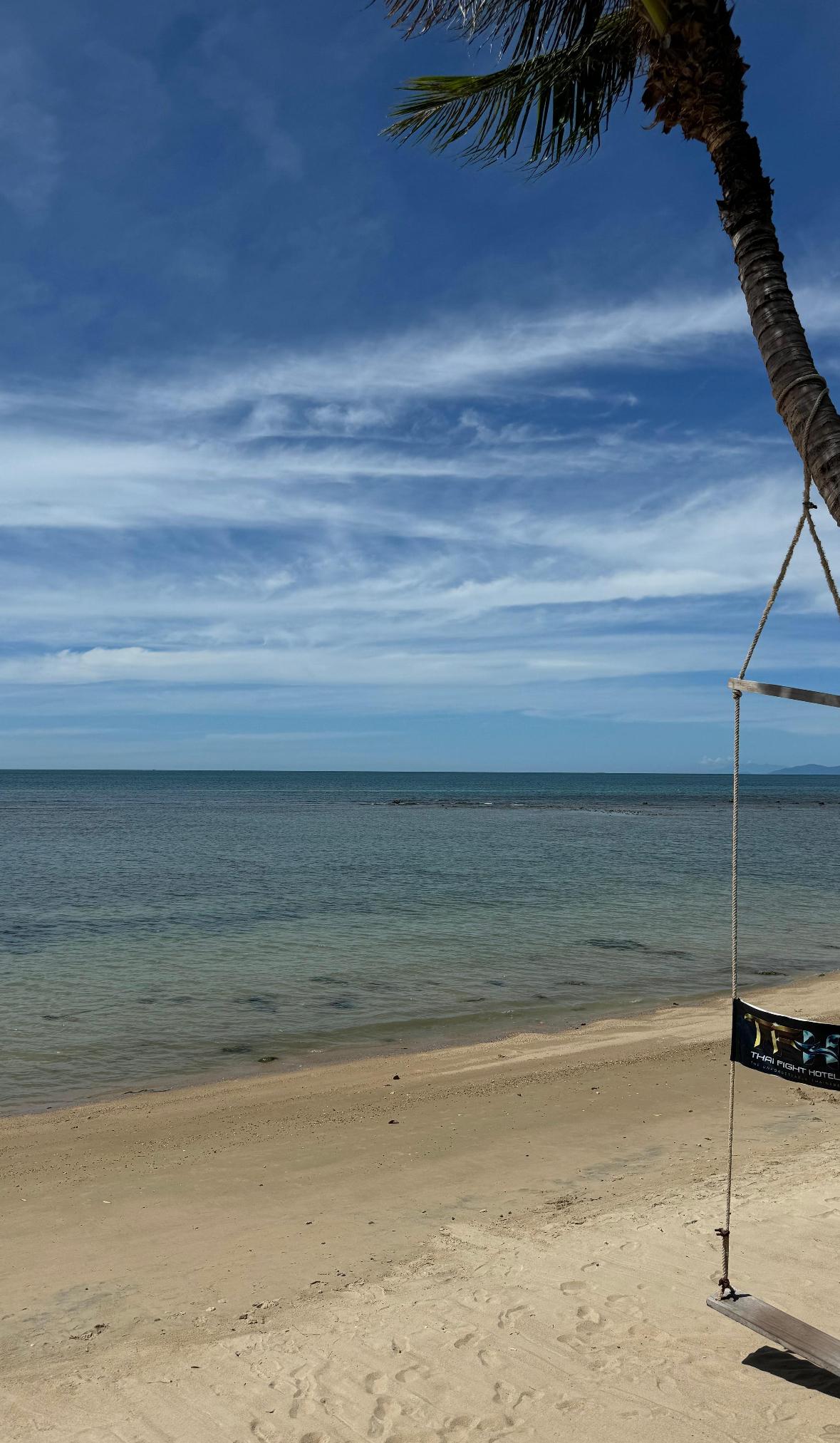 Vue de la plage en front de l’hôtel côté restaurant 