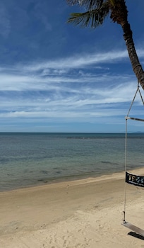 Vue de la plage en front de l’hôtel côté restaurant