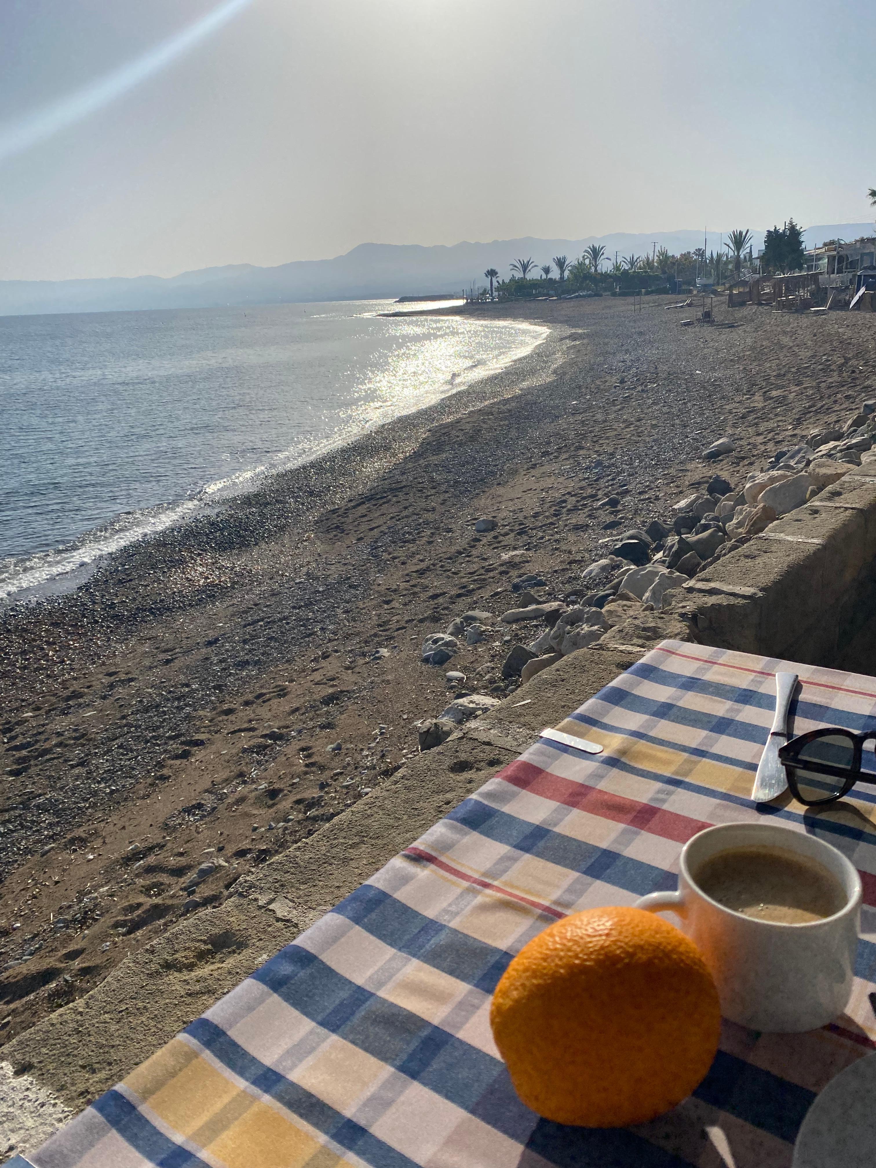 Breakfast, lunch and dinner next to the sea