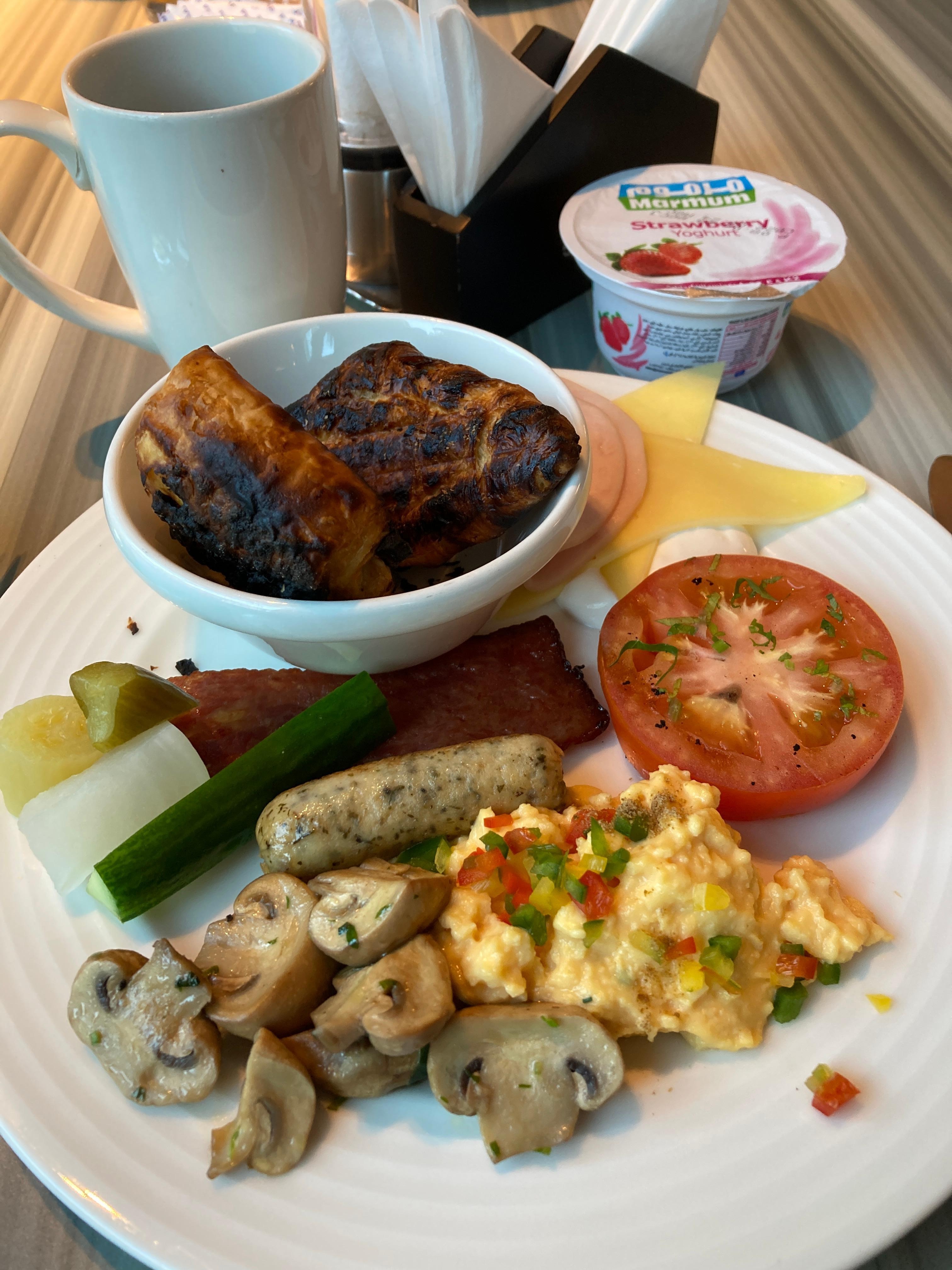 朝食ビュッ  フェ