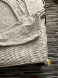 Very thin bed sheet