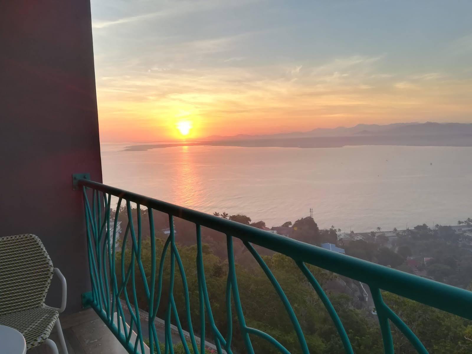 Vista del mar y del amanecer desde la habitación