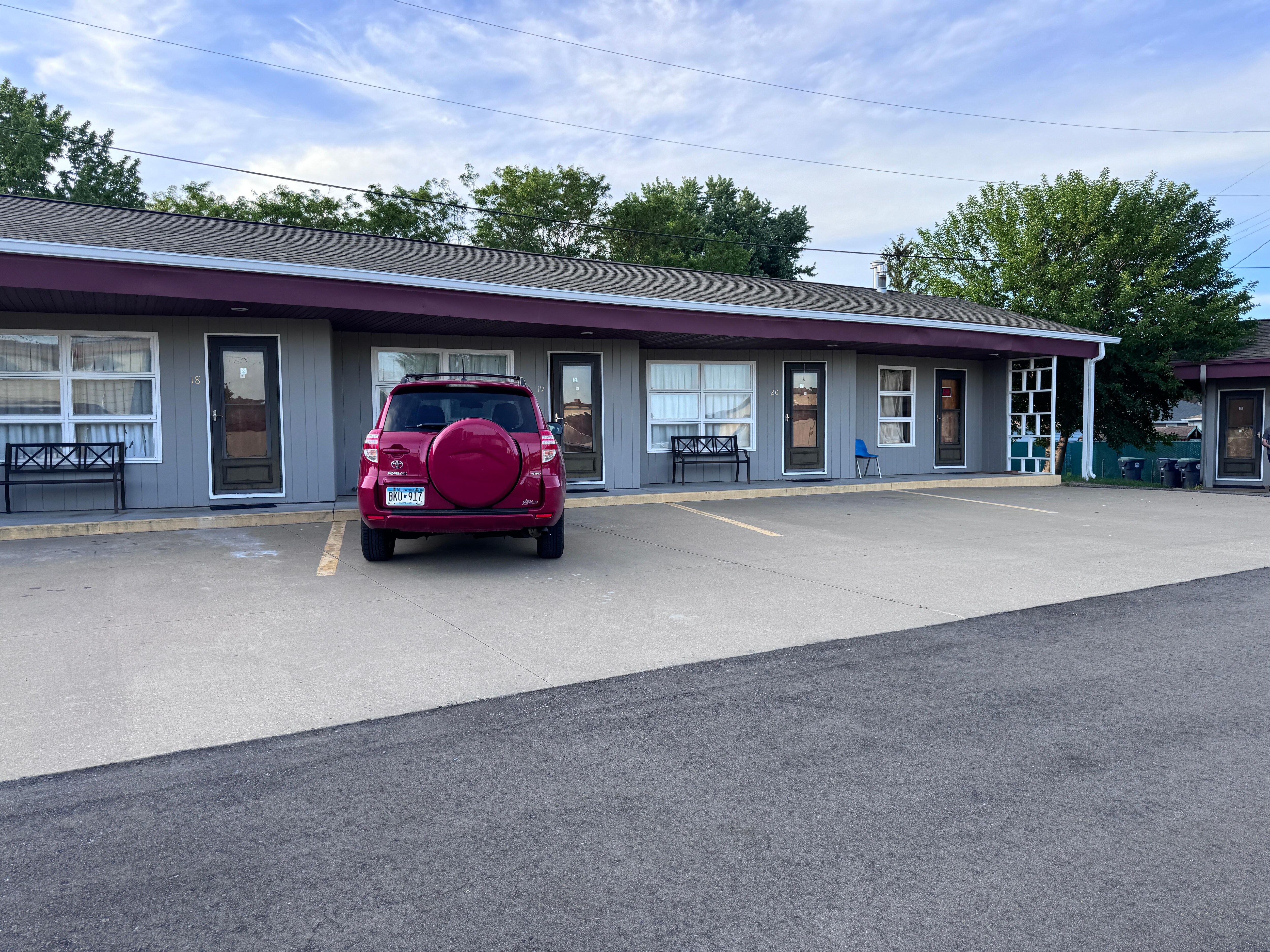 Quiet setting.  Close to a variety of shops