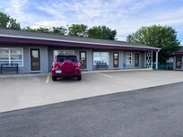 Quiet setting. Close to a variety of shops