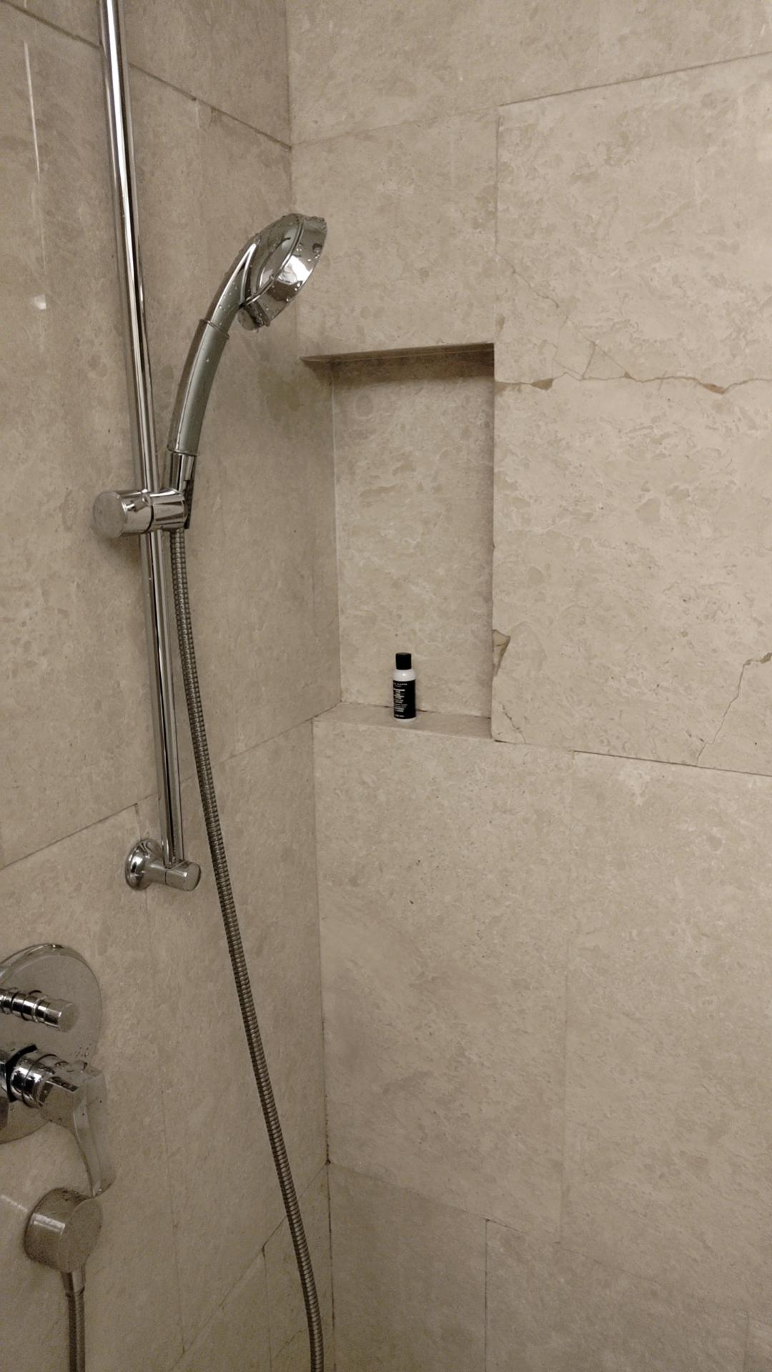 Bath room with no shampoo and shower gel, what a housekeeping