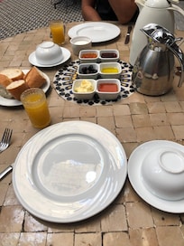 Une partie du petit dej (il manque la moitié!)