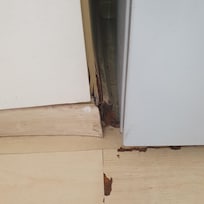 MÓVEIS VELHOS E SEM MANUTENÇÃO.