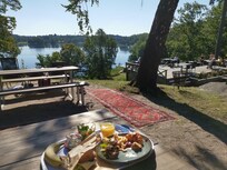Breakfast by the lake