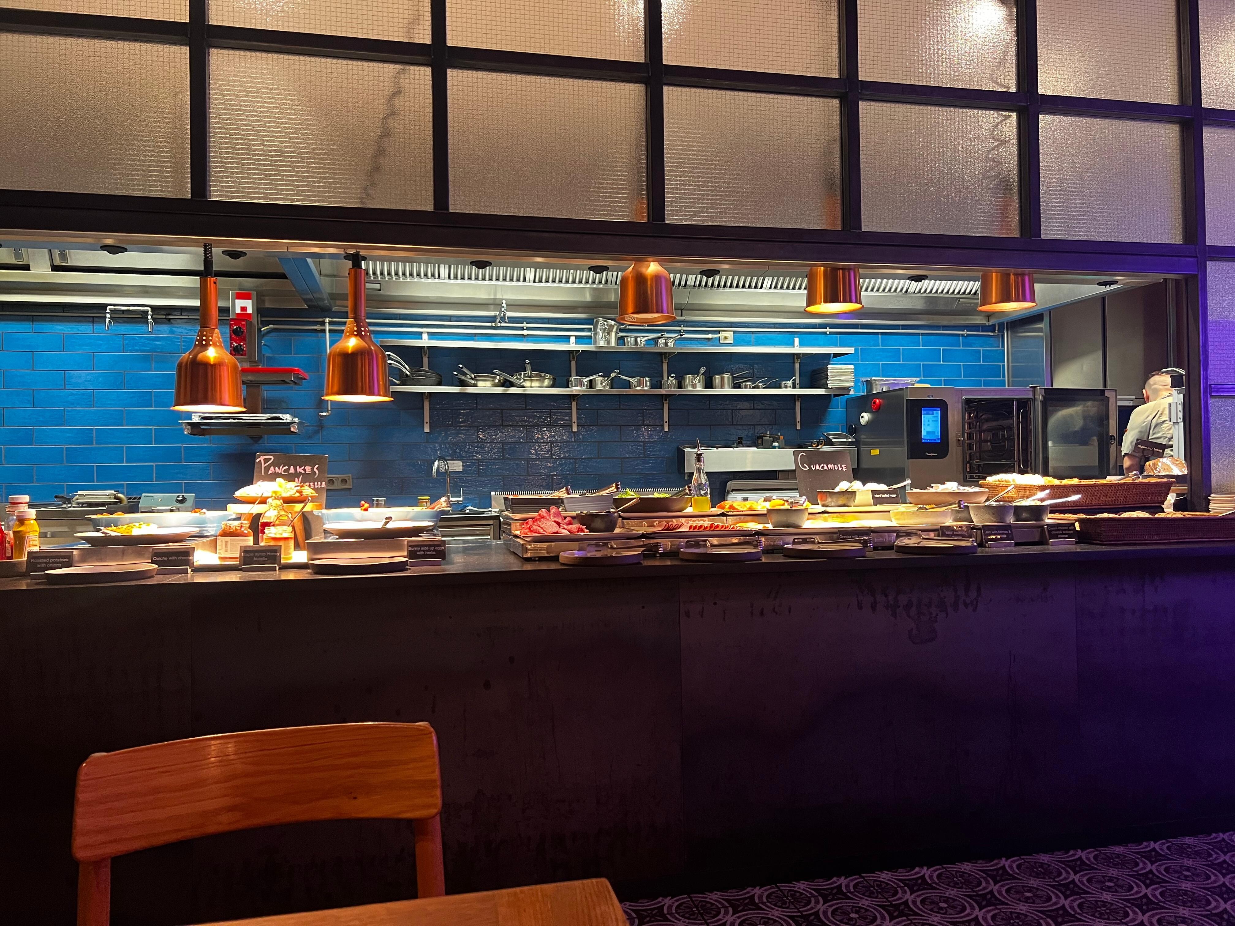 Breakfast area/buffet