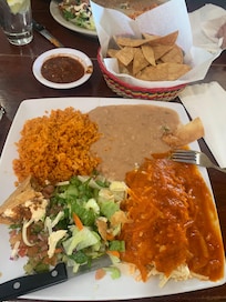 We had breakfast at a Mexican restaurant right up the street from the motel at the signal light south of the motel but can’t remember the name of it. Food was good but not very hot.