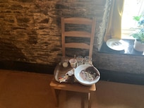 No table in room so, at the owner’s suggestion had to use a chair and sit on the bed to eat.