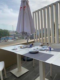 tables pas débarrassés