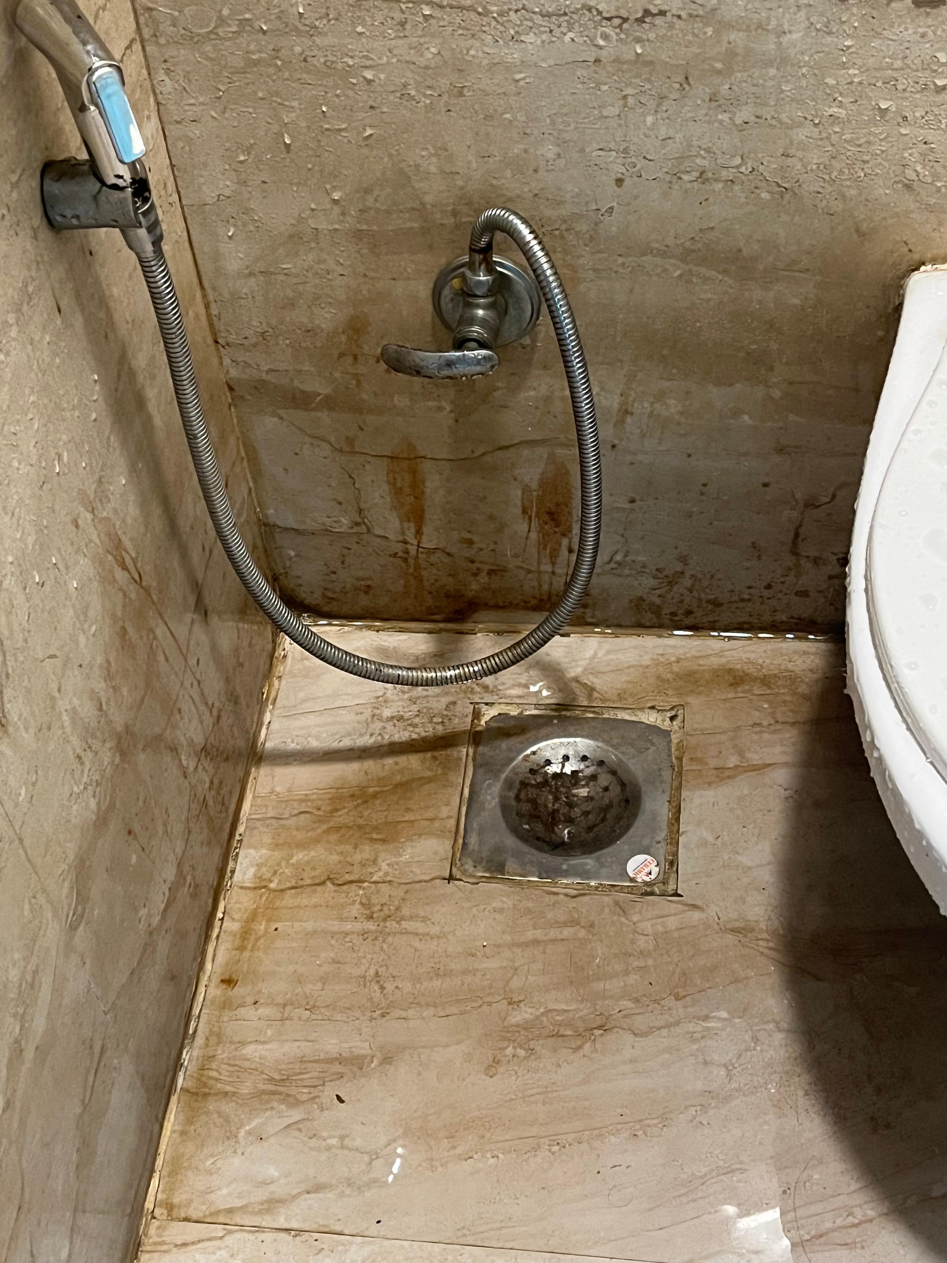 Dirty toilet/bathroom 