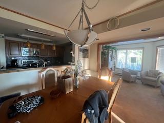 Great kitchen, Dining area and reading nook with a view!