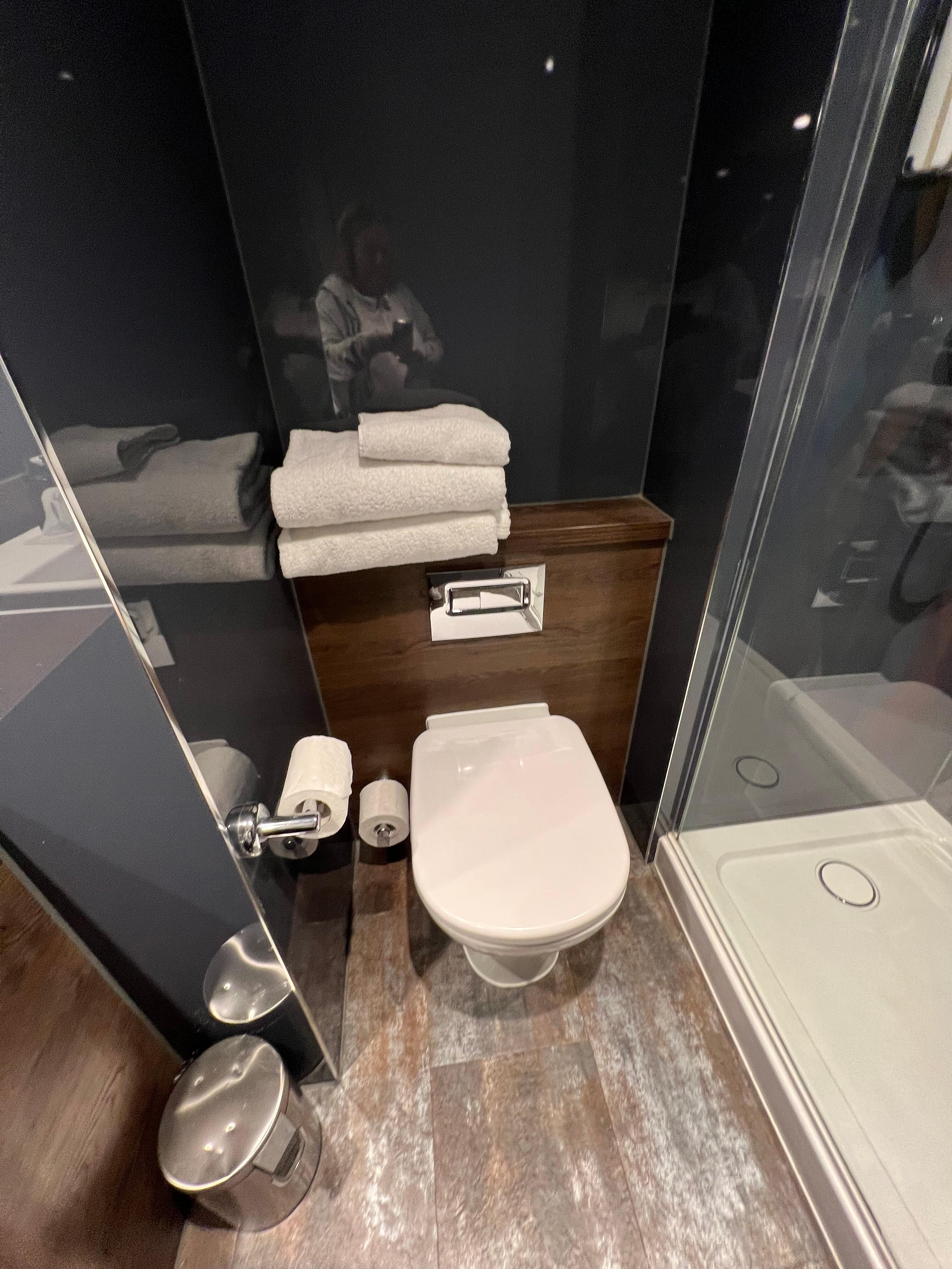 Clean and good functioning toiket