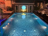 Rooftop pool