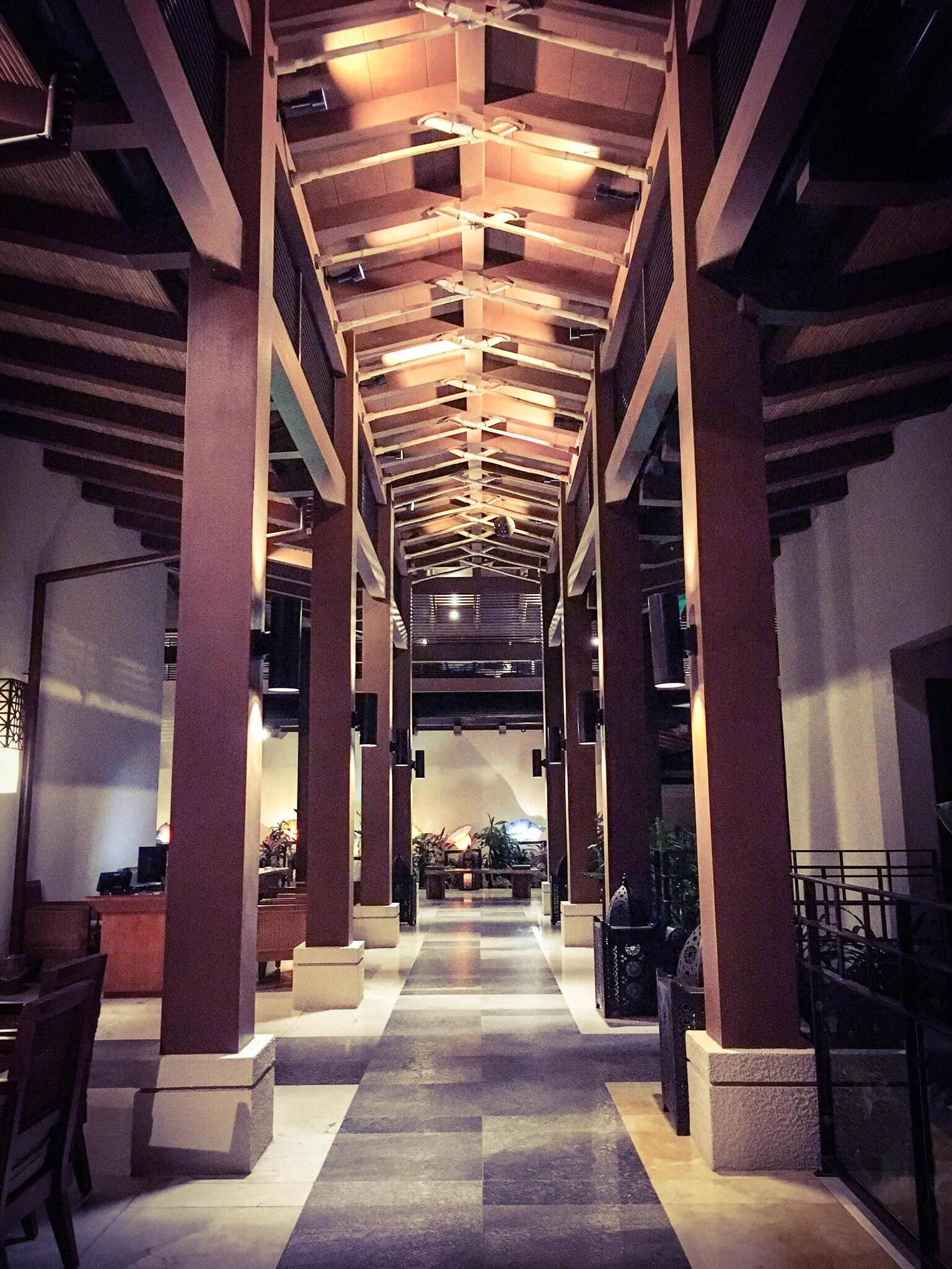 Check in lobby with preferred lounge