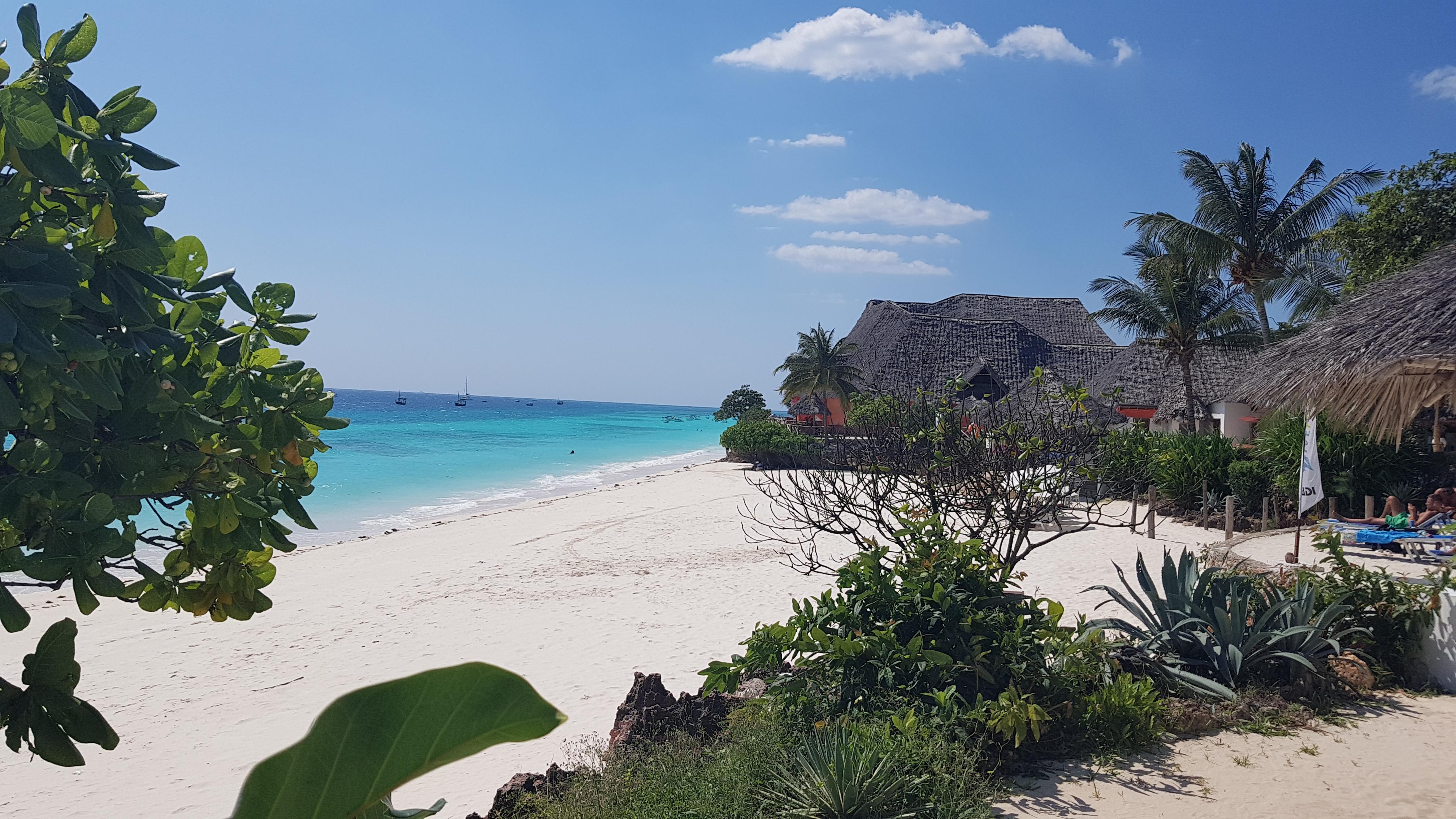 La spiaggia sotto quella privata dell'hotel