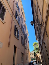 It may look anonymous from the outside.
But inside is a wonderful treat for discerning travellers. And foodies!
Best breakfast ever!