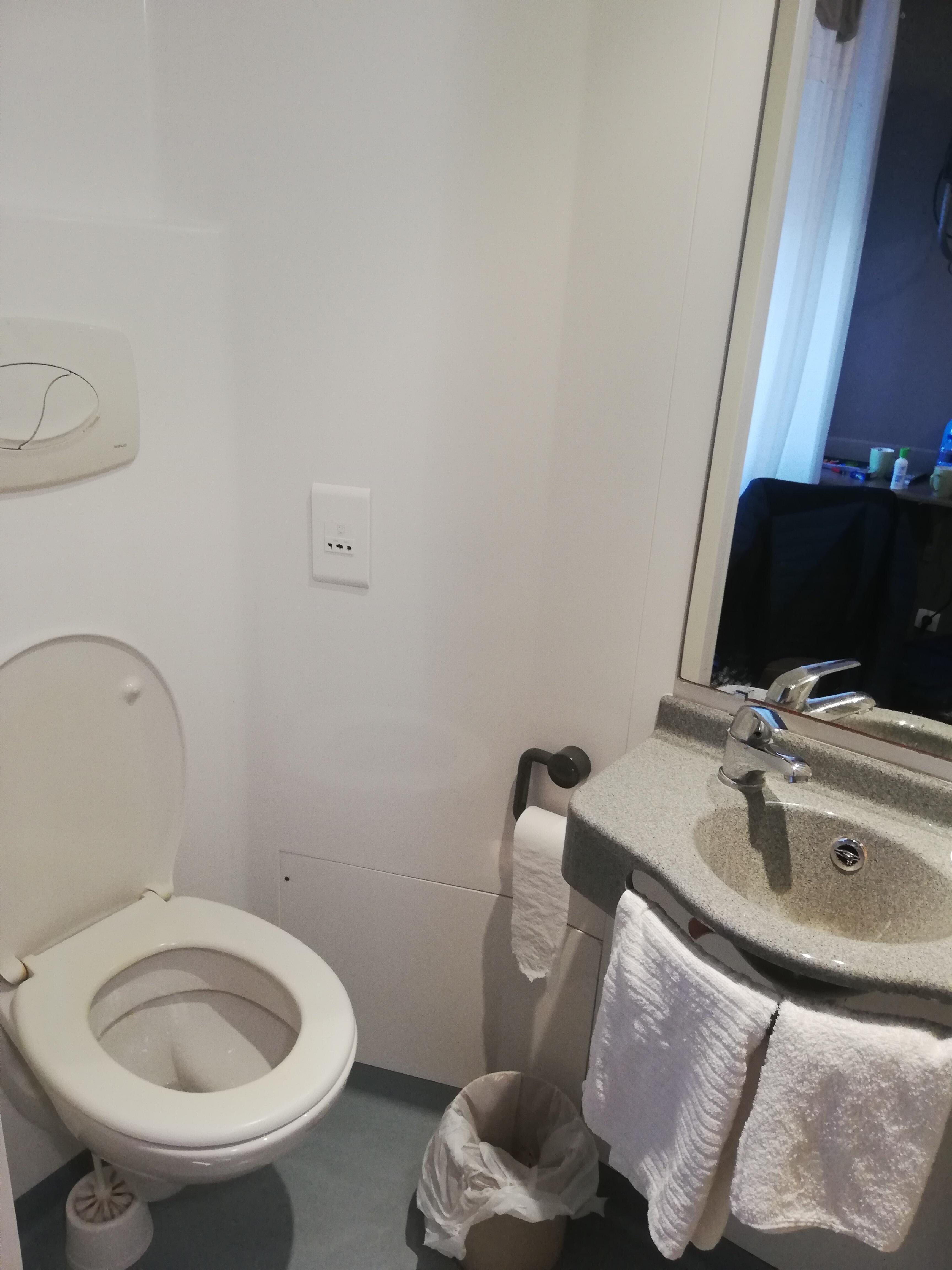 Bathroom_1