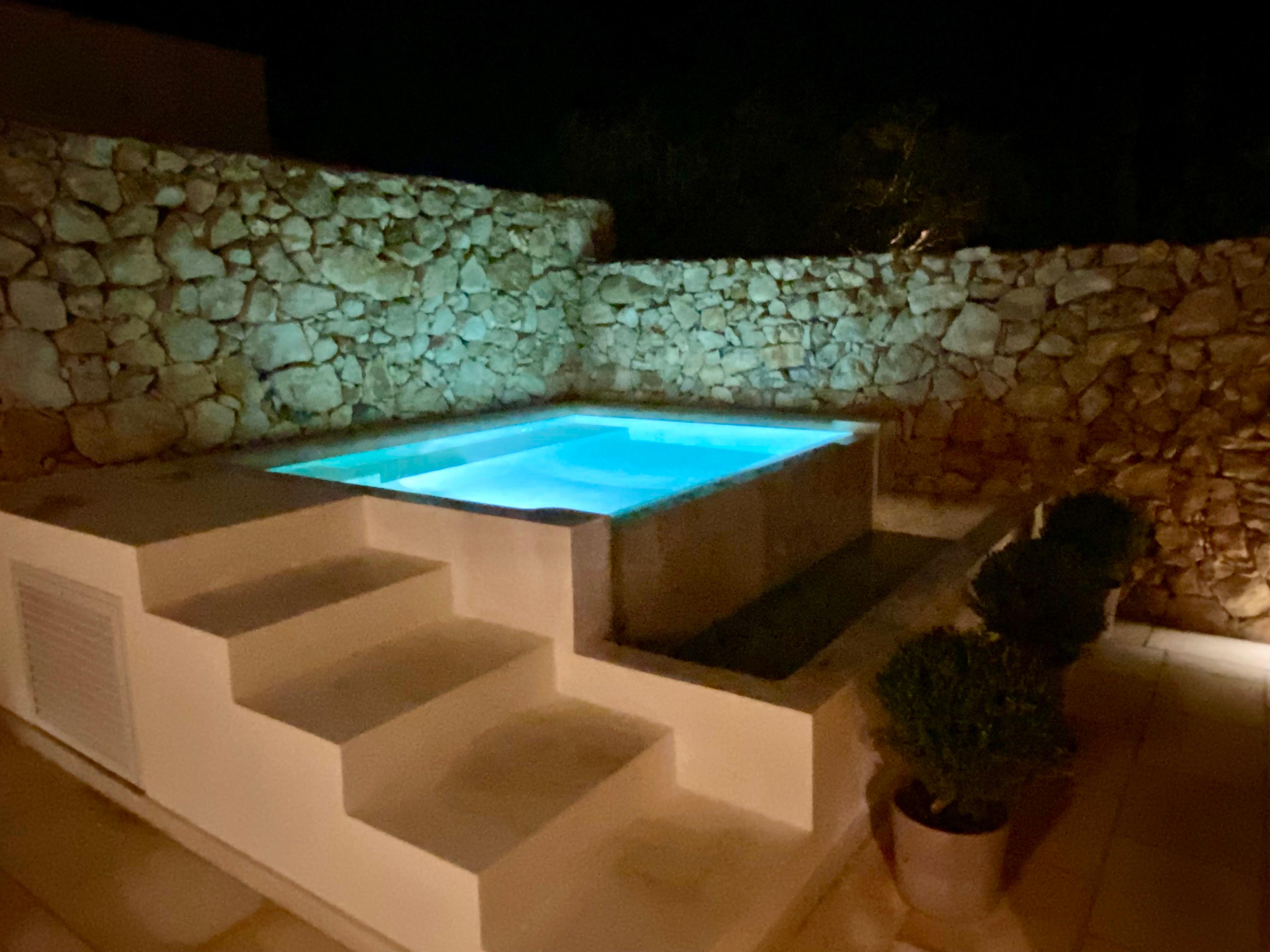 Room with plunge pool 