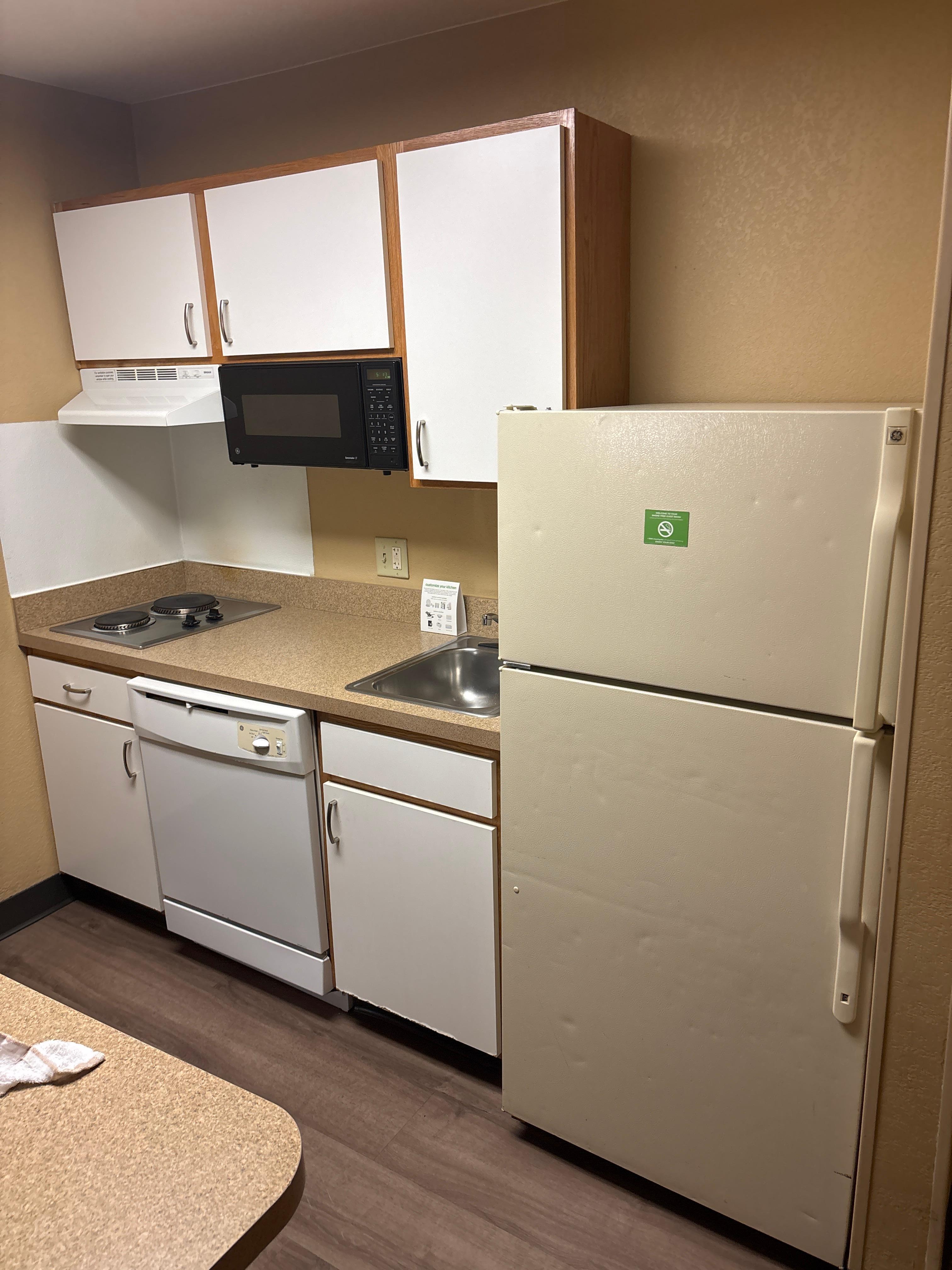 Dirty, tired kitchenette 