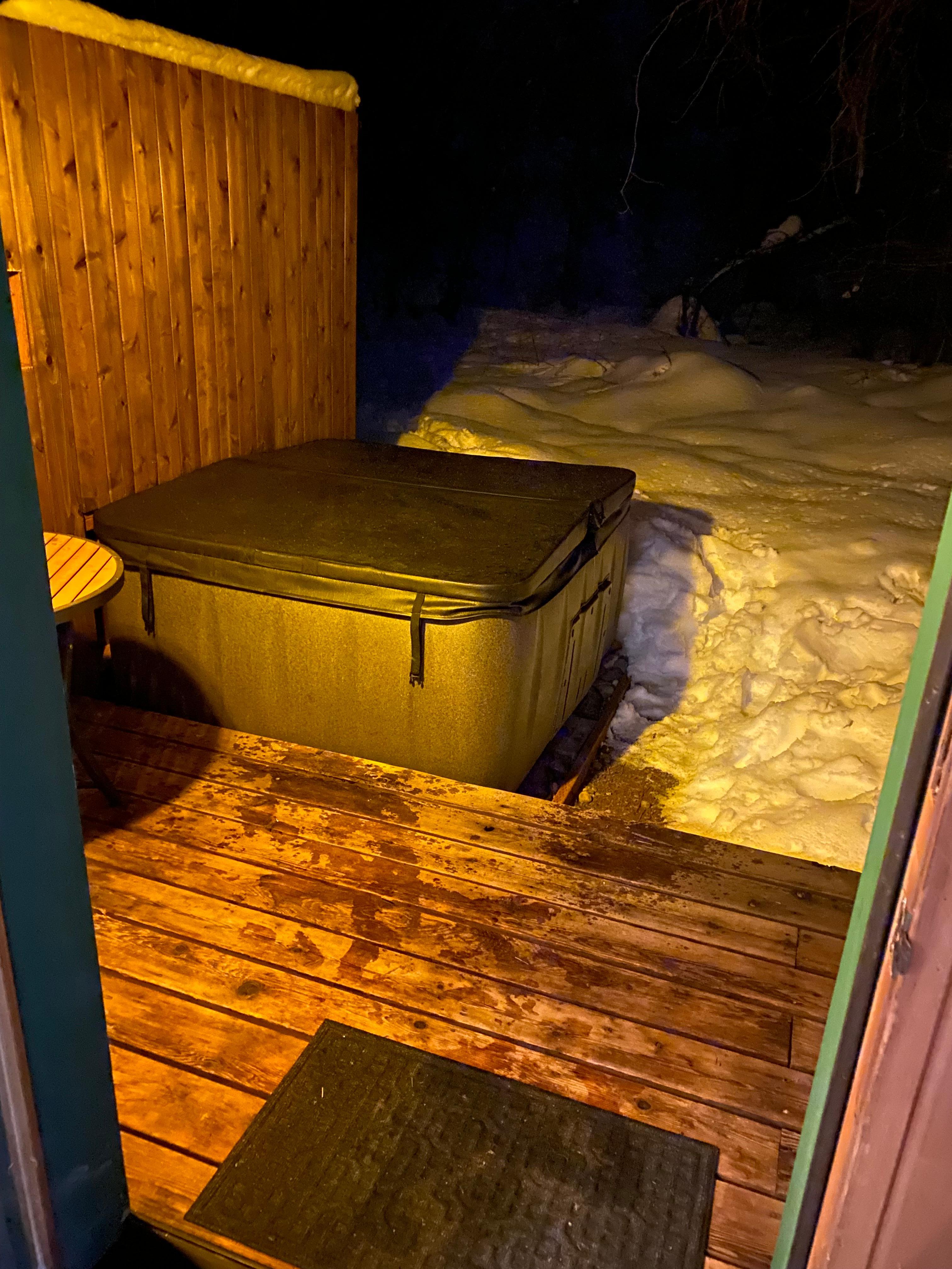 Cozy two person hot tub 