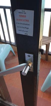 Il faut vraiment régler cette porte