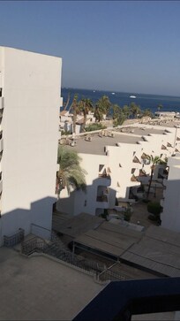 This is the sea view !!!
Rooms is very very bad , food 👎👎👎👎 service 👎👎👎
Receptionist 👎👎😾 👎👎👎