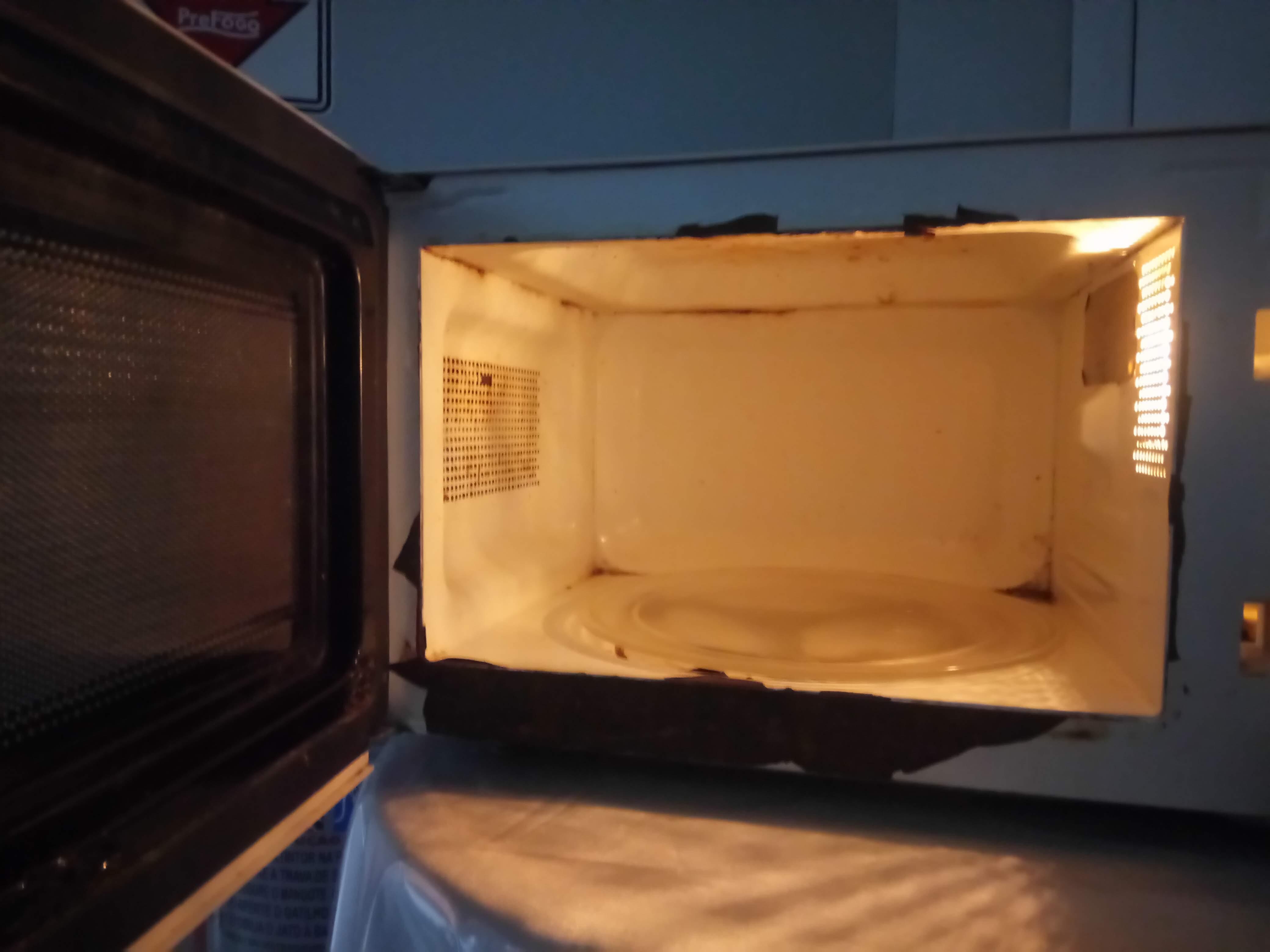 Microondas disponível para utilização 