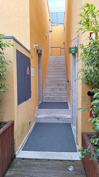 視乎房間位置再有樓梯